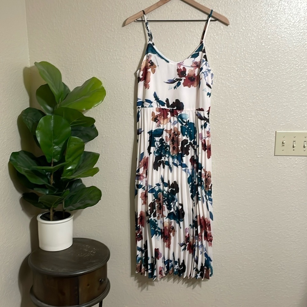 A new day pleated midi dress - Picture 3 of 12